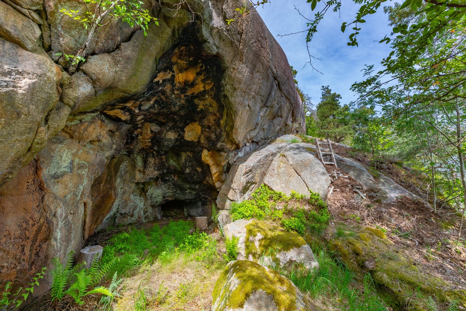 Inngang til "røverhulen" Galleribilde