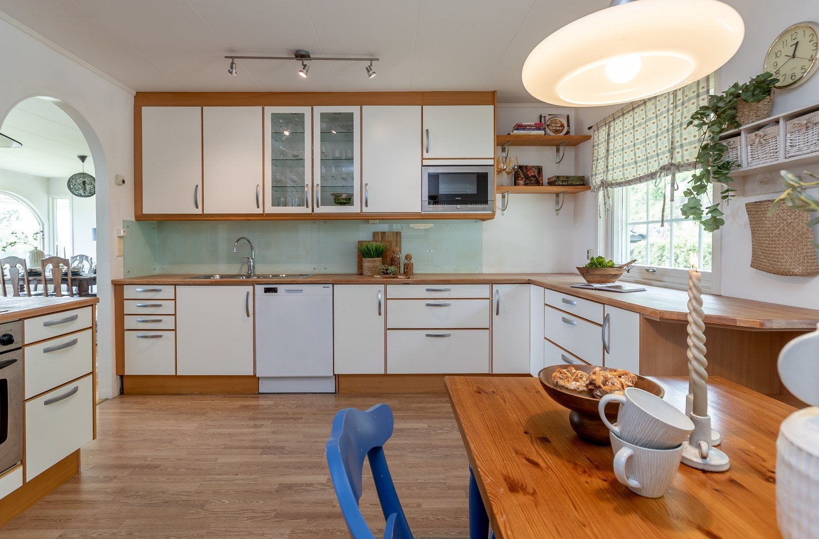 Godt med skap- og benkeplass Galleribilde