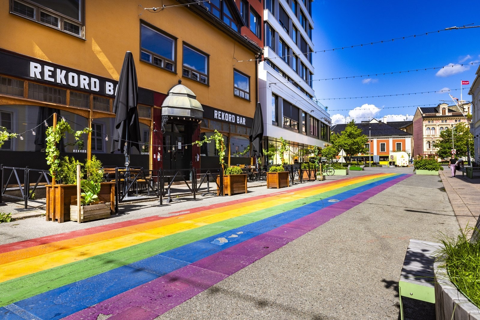 Rett utenfor døra finner du et yrende sentrumsliv. Galleribilde