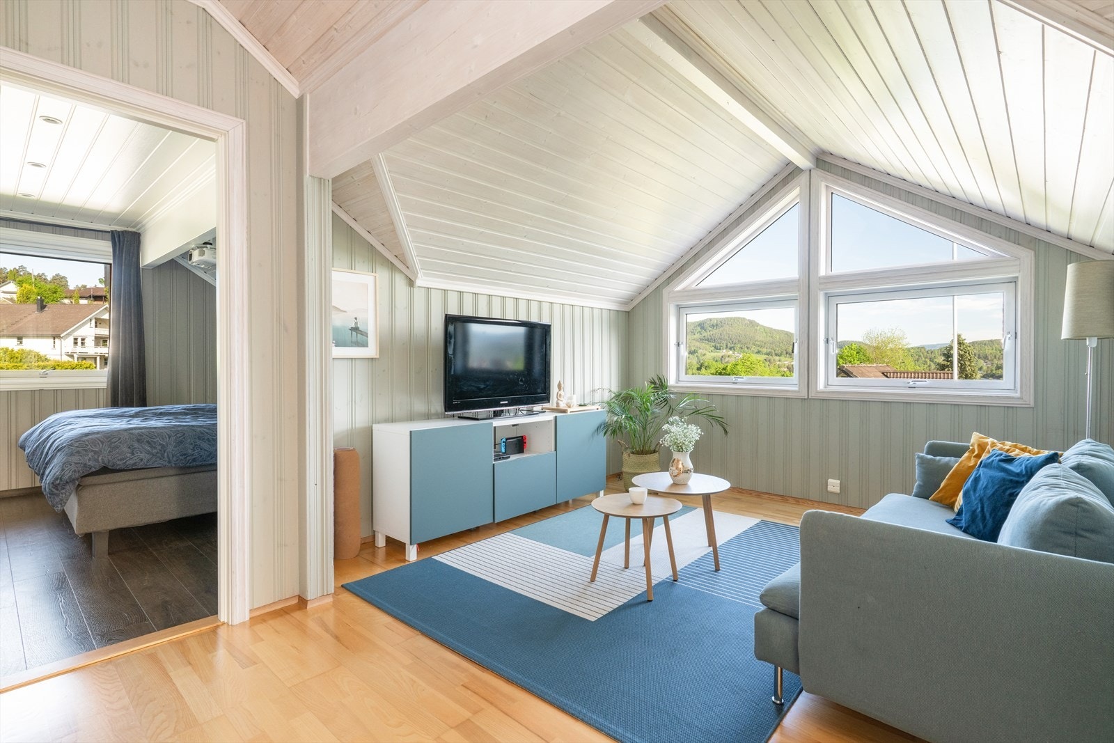 Stuen har plass til sofa og mediemøbelment; barnas nye favorittsted? Galleribilde