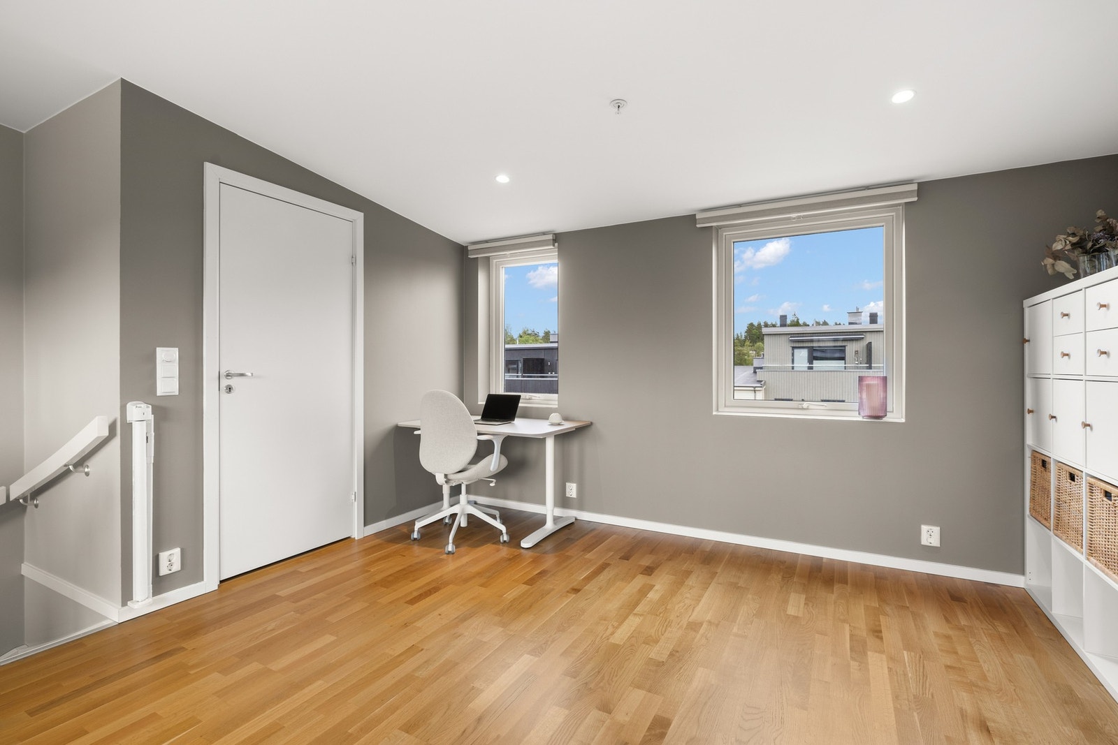 Rikelig med plass til alternativ planløsning, lekeområde eller hva en måtte ønske. Galleribilde