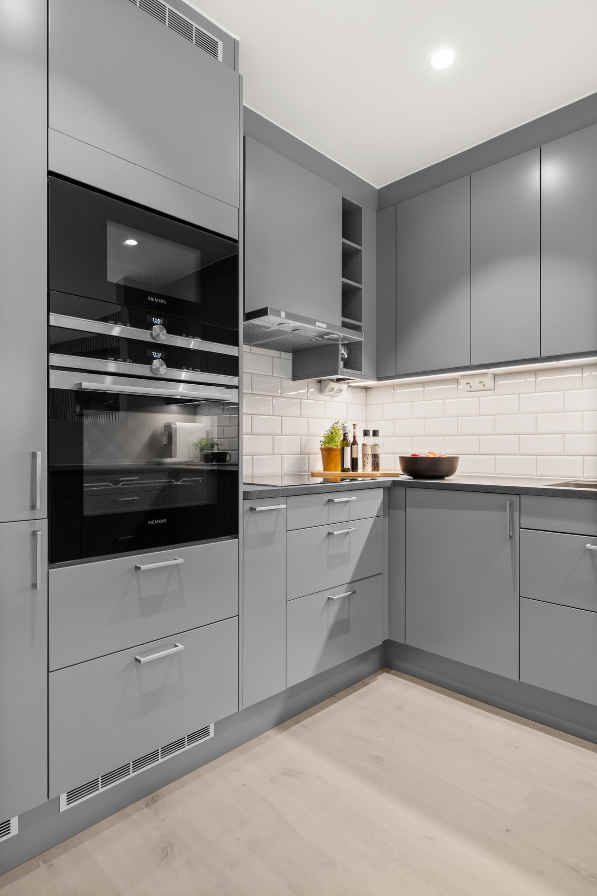 Kjøkkenet er påkostet og holder en høy og moderne standard, med flere tilvalg. Galleribilde