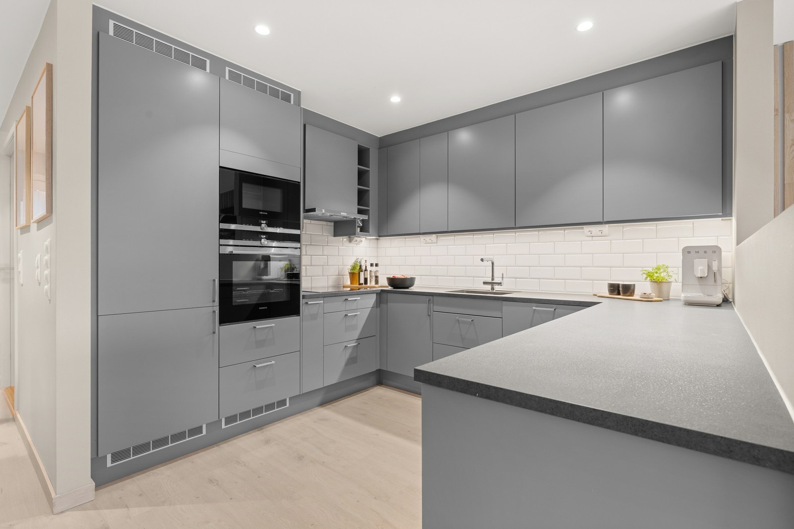 Delikat og tidsriktig Marbodal kjøkkeninnredning fra byggeår. Galleribilde