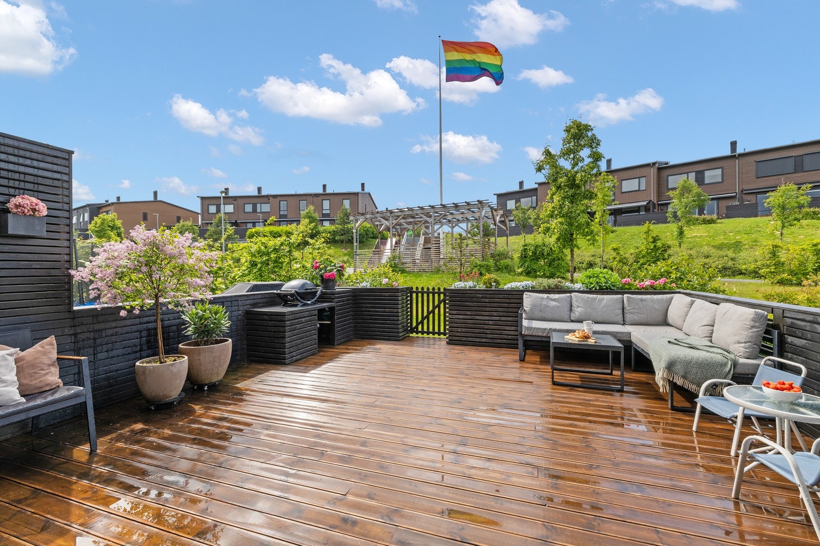 Her får du solen fra kl. 12.00 - 20.30 på sommeren. Galleribilde