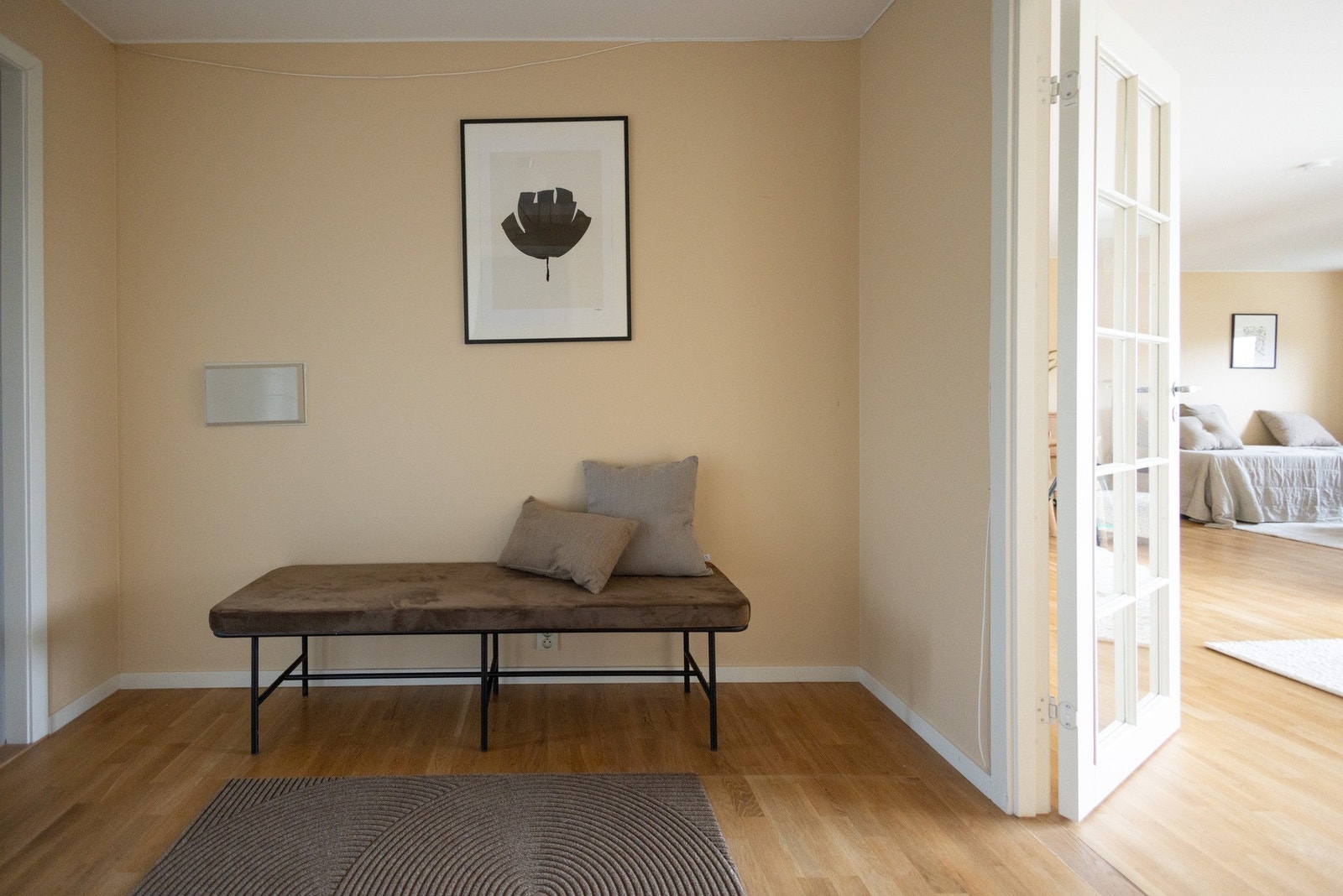 I entréen er det plass til sittemøbel evt. garderobeskap til ytterklær og sko. Galleribilde