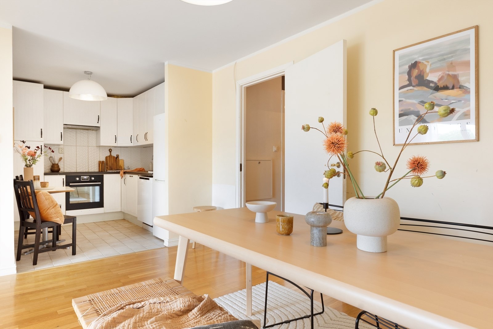 Med kort vei fra kjøkkenet til spiseplassen er det enkelt å servere dagens måltider. Galleribilde