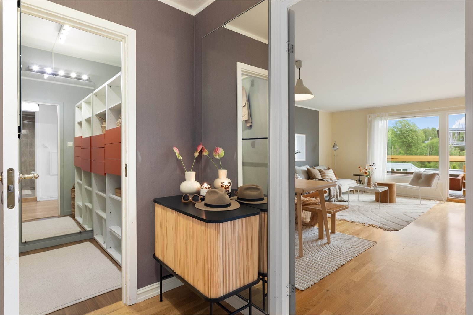 Fra gangen er det adkomst til alle rom i boligen. Galleribilde