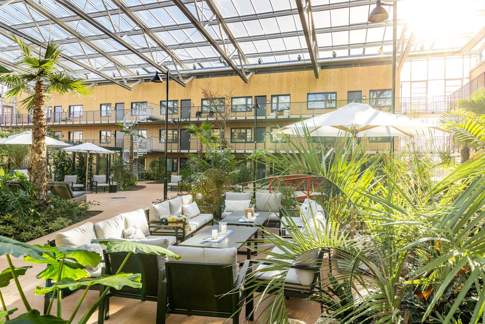 I Bovieran er mulighetene mange for sosiale arenaer, og hagen er utstyrt med flere sittegrupper i hagen. Galleribilde