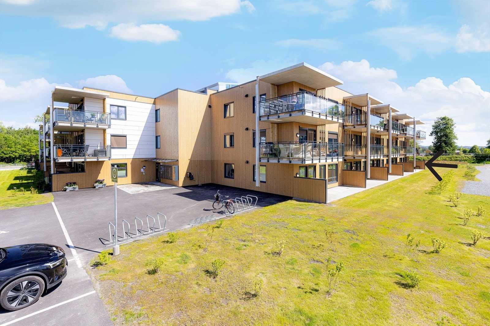 Fasade - pilen markerer leilighetens beliggenhet i bygget Galleribilde