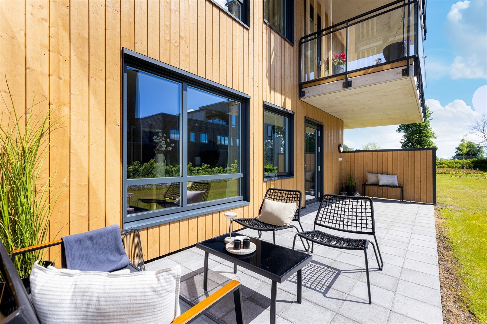 Vestvendt og romslig markterrasse Galleribilde