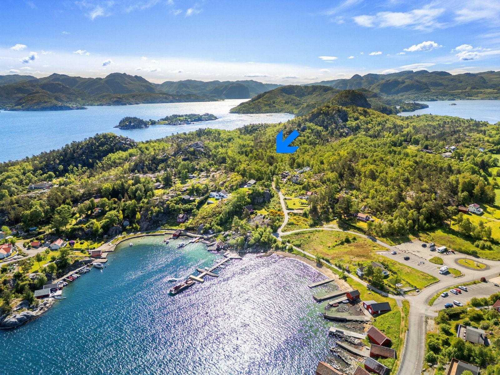 Vi har 4 flotte tomter for salg. Dette er annonsen for tomt E som er omtrentlig markert på bildet. Galleribilde