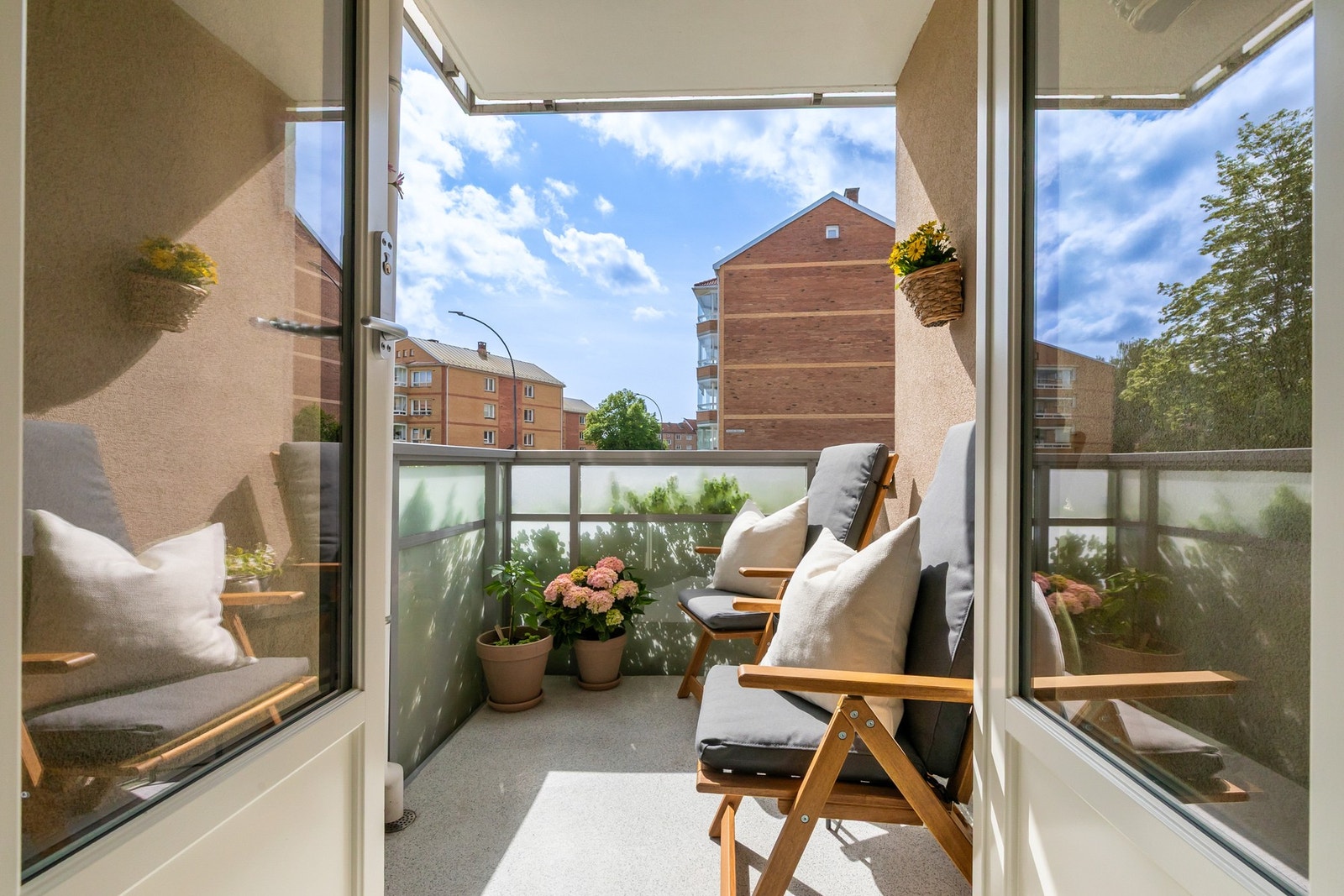 Dette er en 2-roms leilighet i høy første etasje med flott beliggenhet på Nedre Kalbakken Galleribilde