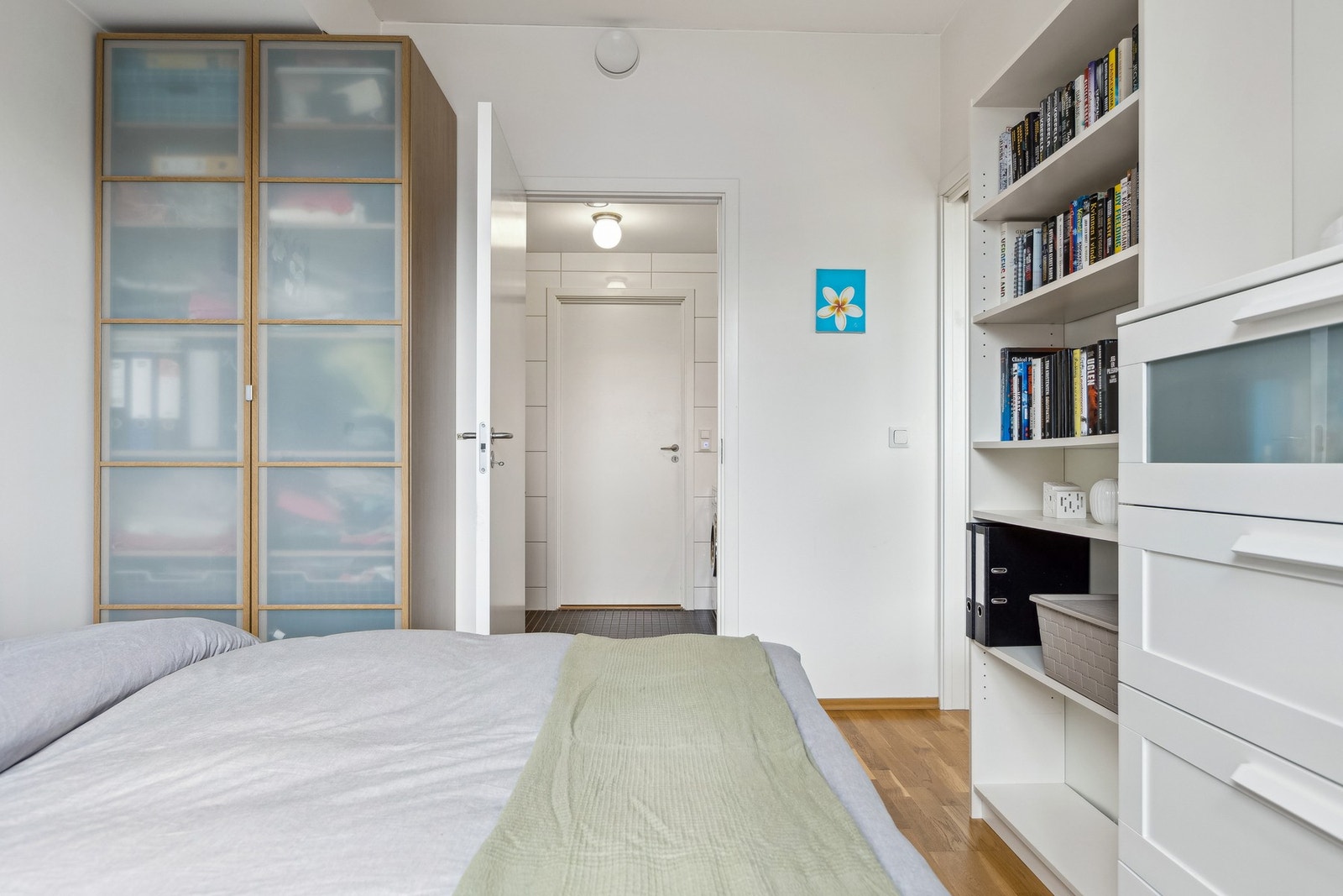 Soverommet har god plass til garderobeløsning. Galleribilde