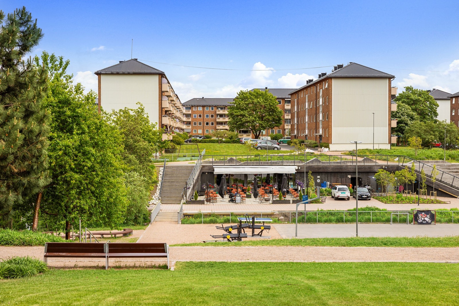 Velkommen til Paviljongen, den hyggelige bistroen i hjertet av parken. Galleribilde