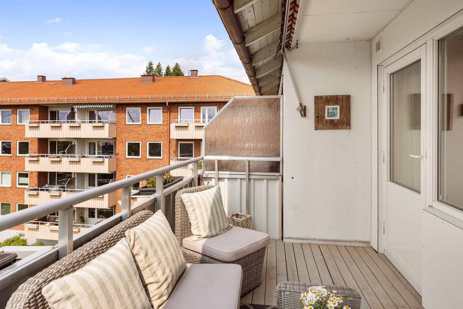 Balkongen er på hele 7 kvm, så her er det god plass til utemøblement og grill. Galleribilde