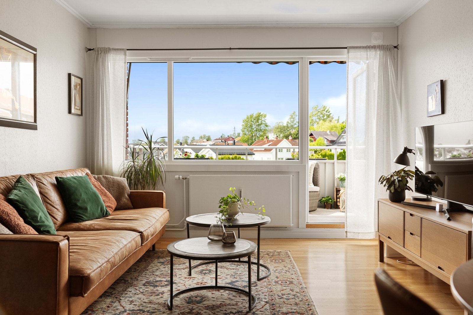 Velkommen til Krokliveien 42, presentert av Kjersti N. Bråthen v/ EIE Eiendomsmegling. Galleribilde