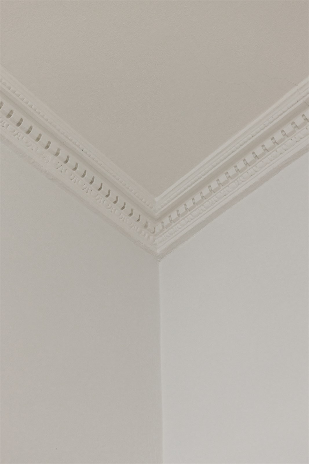 For deg som er opptatt av oppbevaring kan det nevnes at leiligheten disponerer en praktisk trappebod på 1 m² og en kjellerbod på hele 10 m². Galleribilde