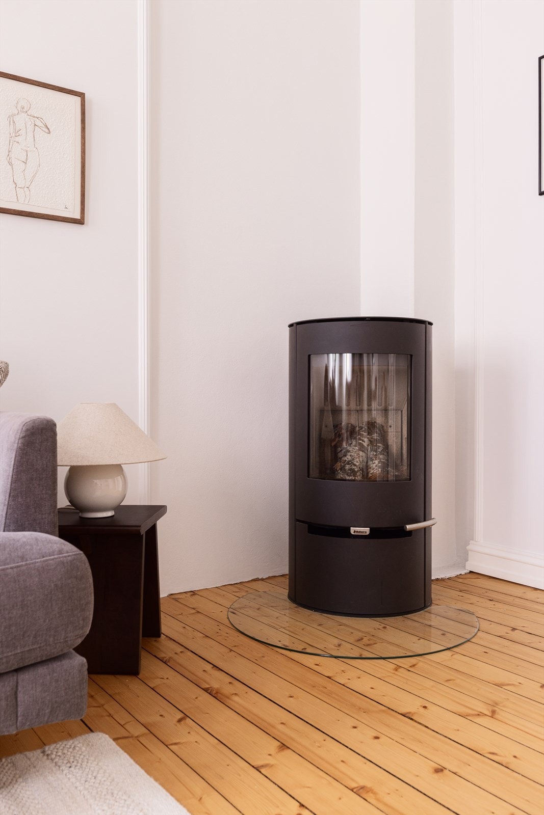 I denne stuen er det også peisovn installert i 2021. Galleribilde