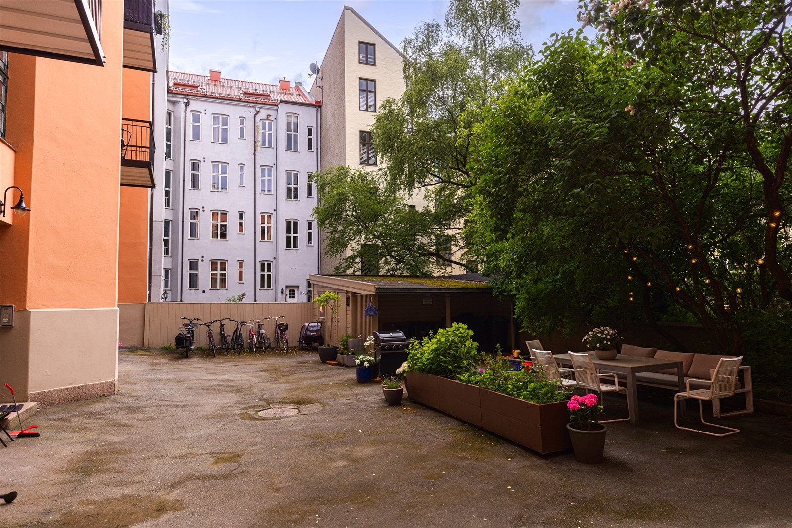 Sykkelparkering gjøres enkelt i bakgården. Galleribilde
