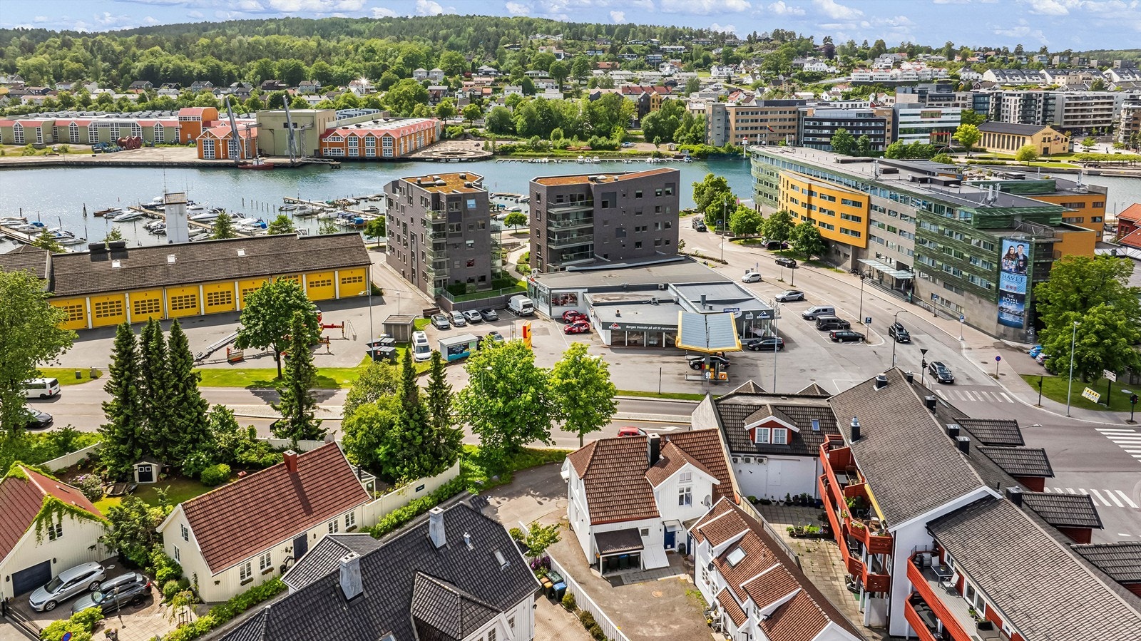 Fra boligen har du umiddelbar nærhet til alt sentrum har å by på - her bor du i gangavstand til et rikt utvalg av servicetilbud, shopping, kultur og restauranter. Galleribilde