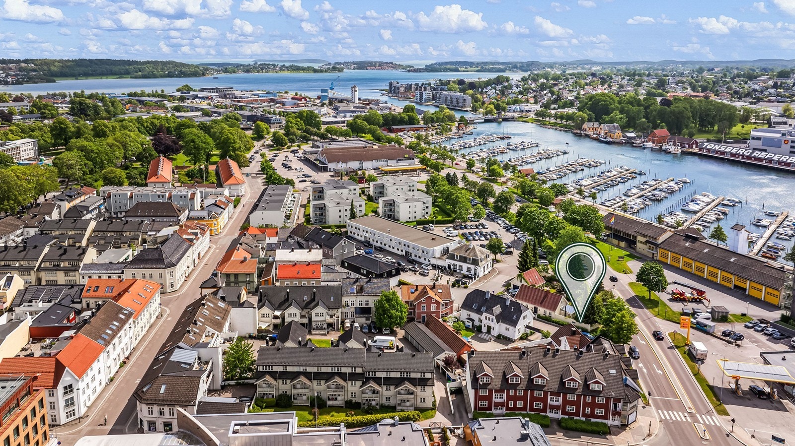 Eiendommen har en sentral og ettertraktet beliggenhet i Tønsberg sentrum. Munkegaten 2B ligger i et hyggelig og innbydende boligområde. Galleribilde