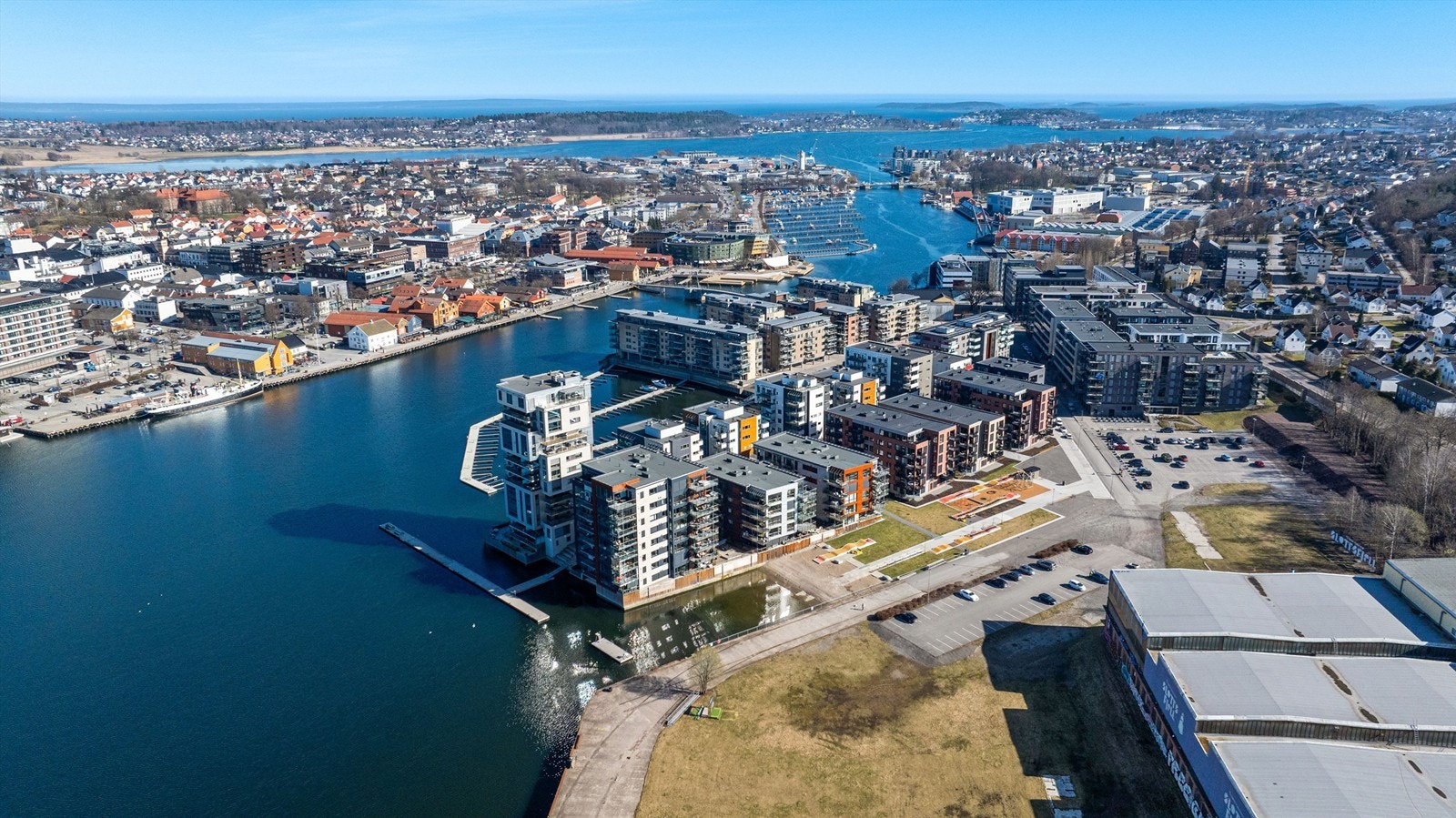 Kort vei over til Kaldnes som har flotte uteområder. Galleribilde