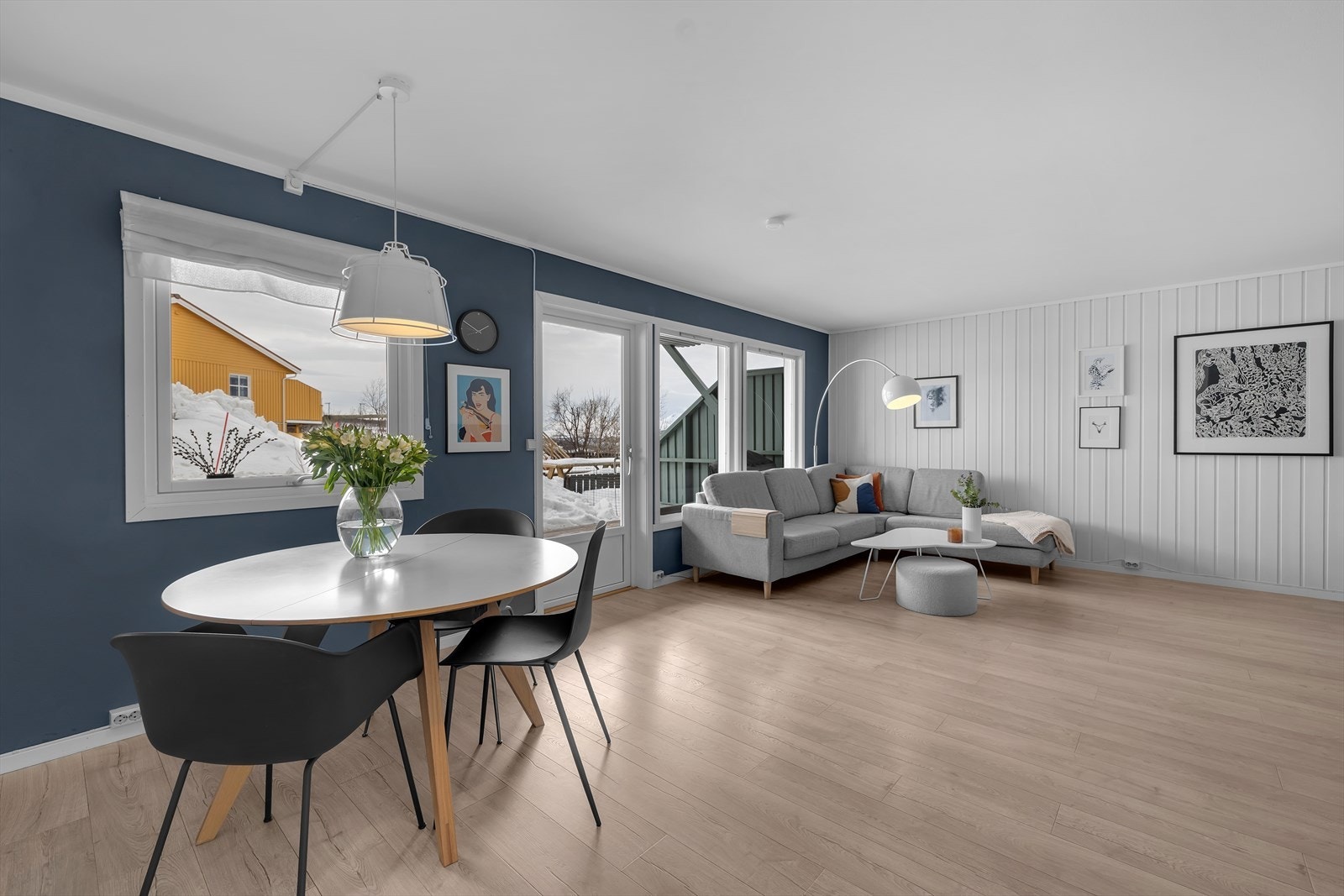 Leiligheten fremstår som lys og trivelig Galleribilde