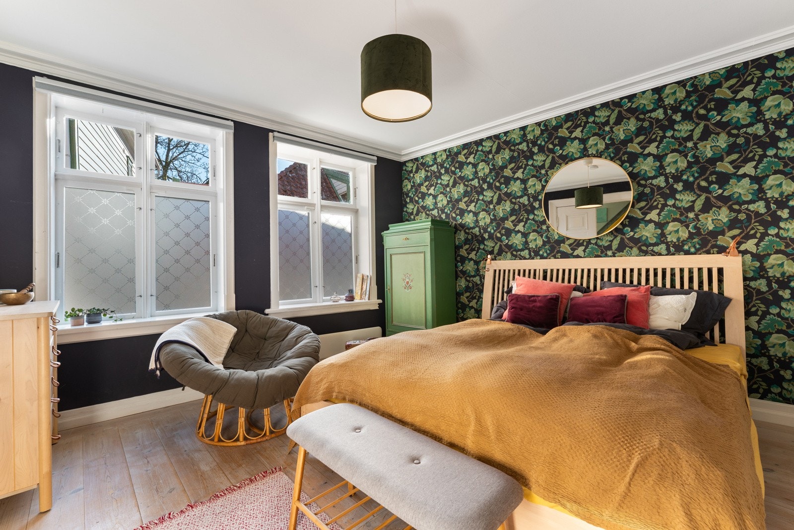 Etasjens soverom er på ca. 13,5 kvm Galleribilde