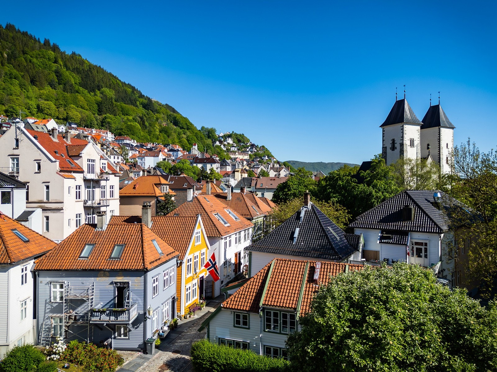 Kroken er en av de mest unike gatene i denne praktfulle byen vår, i kombinasjon med at man står på bryggen etter kun et par minutters spasertur Galleribilde