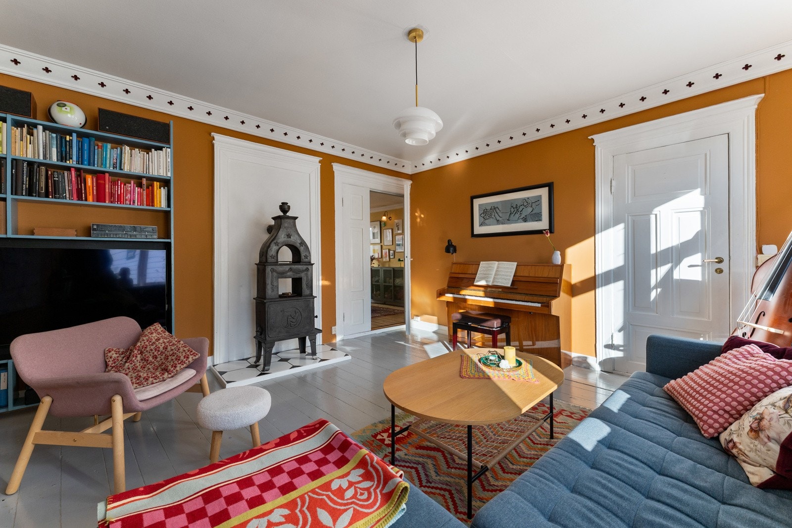 Det romslige og luftige interiøret på 146 kvadratmeter gir følelsen av en "villa i byen" Galleribilde