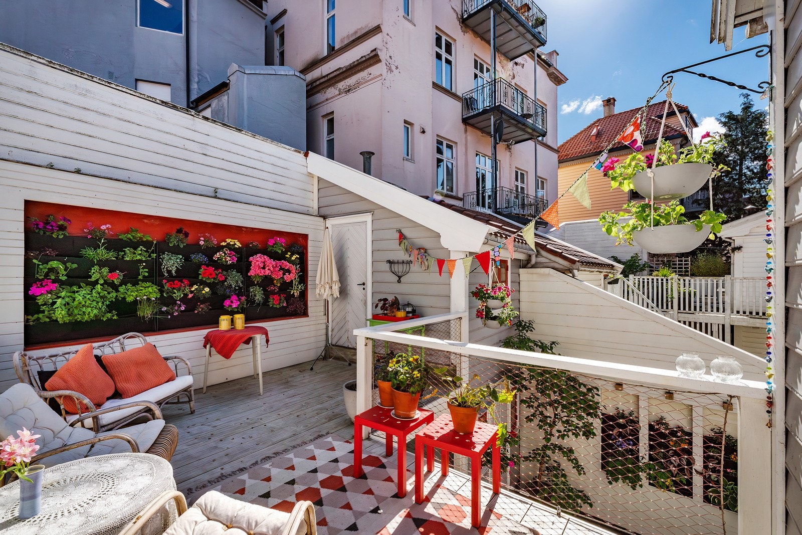 Husets bakhage ble totalforvandlet i TV2 programmet "Tid for Hjem" i 2014 Galleribilde