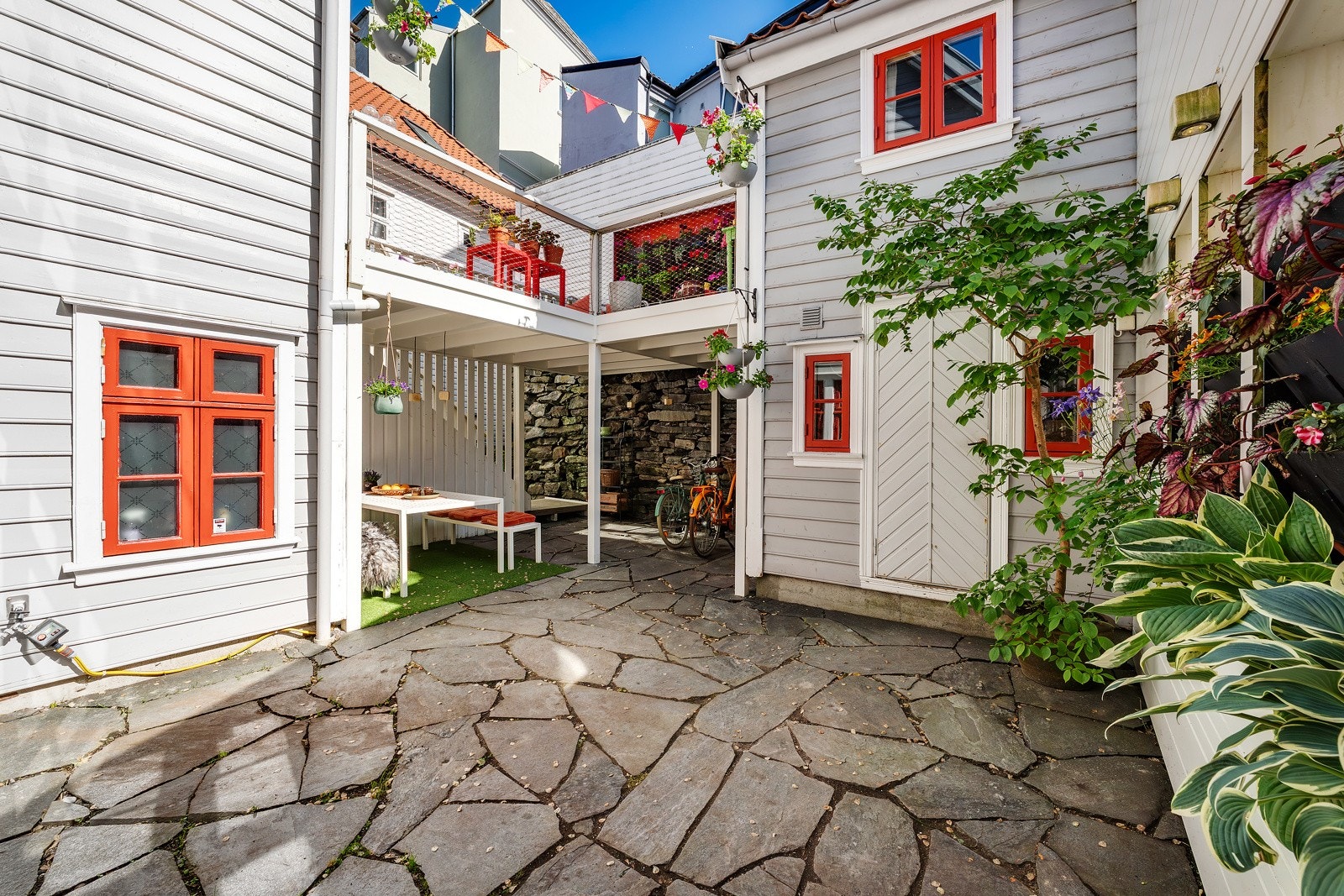 Også her nede er det tilgang til bod og mulighet å utnytte til sosiale sammenkomster Galleribilde