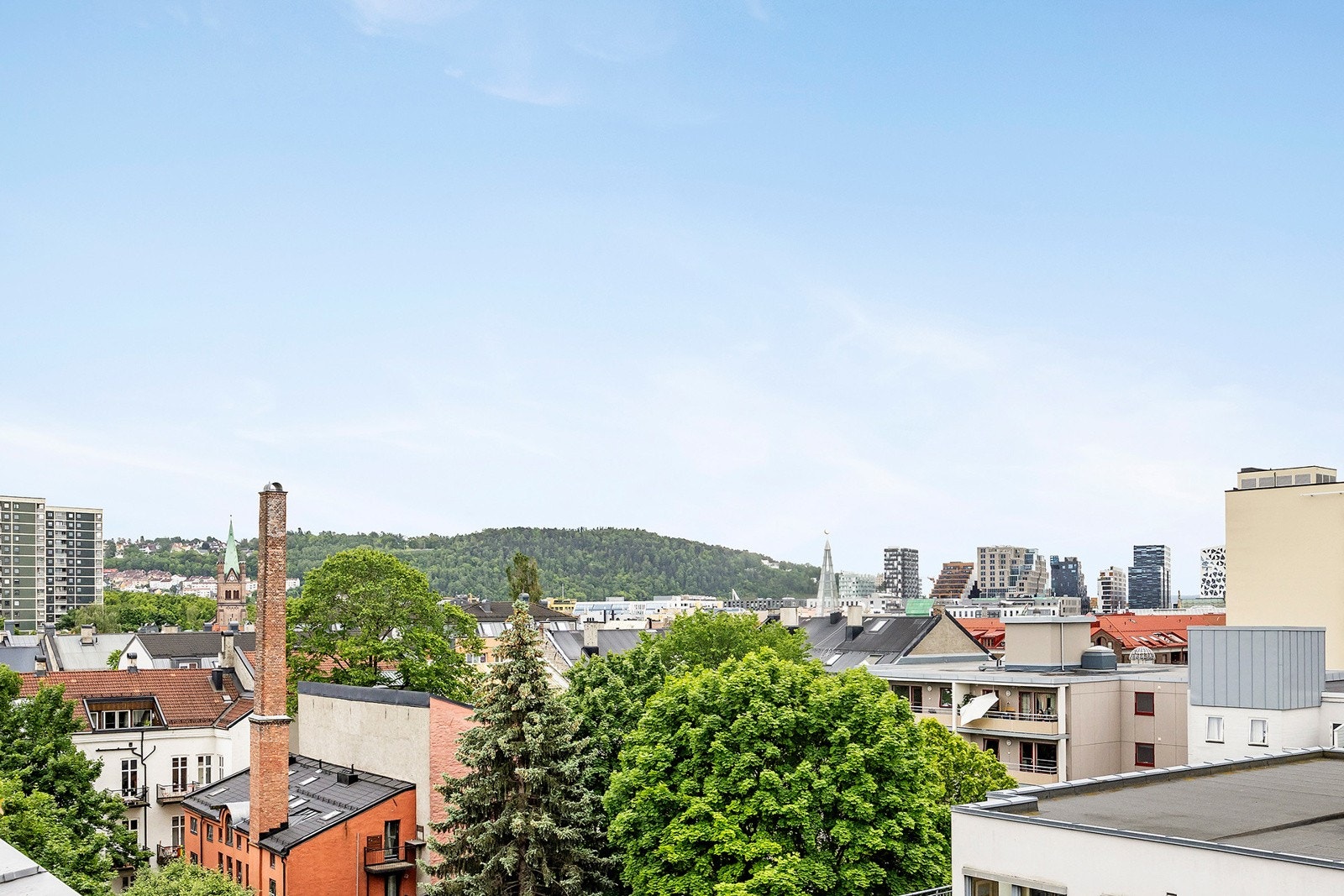 Velkommen til Heimdalsgata 21 - En sjelden leilighet med to store, solrike uteplasser, flott utsikt og garasjeplass. Galleribilde