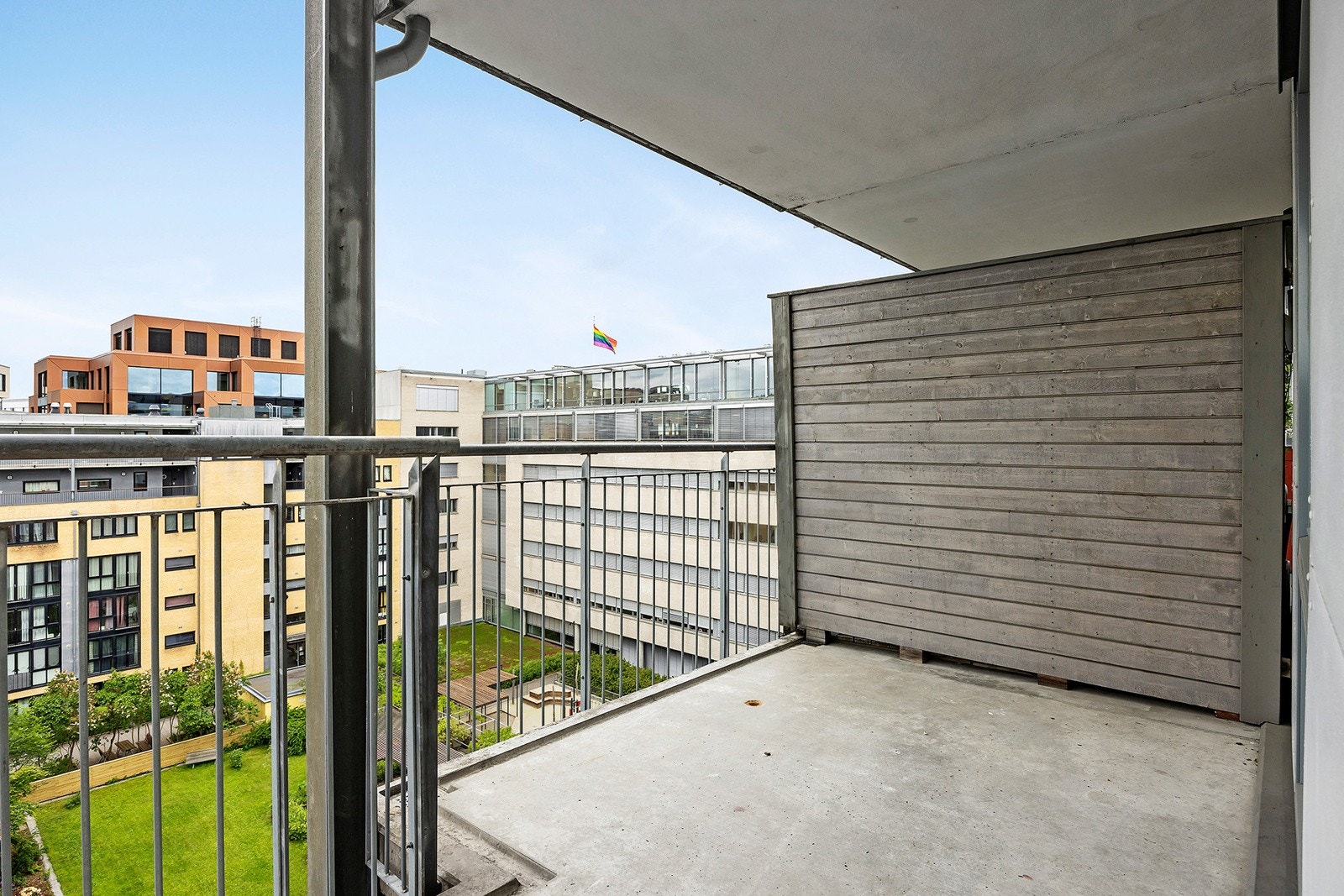 Fra kjøkkenet er det adkomst til sydvestvendt balkong på 8m². Galleribilde