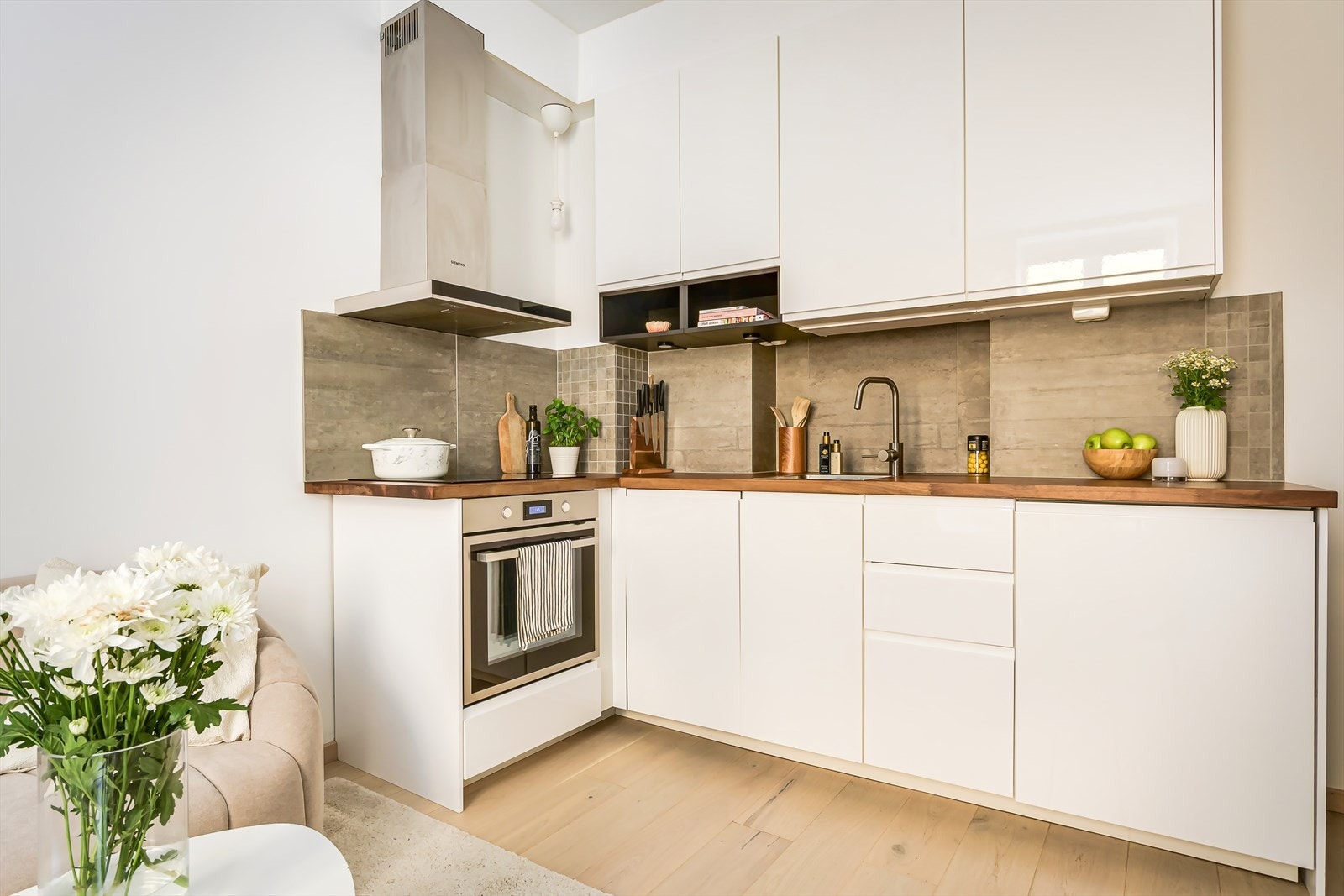 Flott kjøkken fra 2019 med integrerte hvitevarer Galleribilde