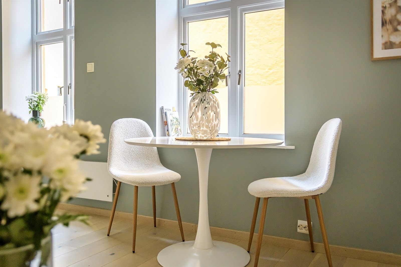 Plass til et hyggelig spisebord i rommet Galleribilde