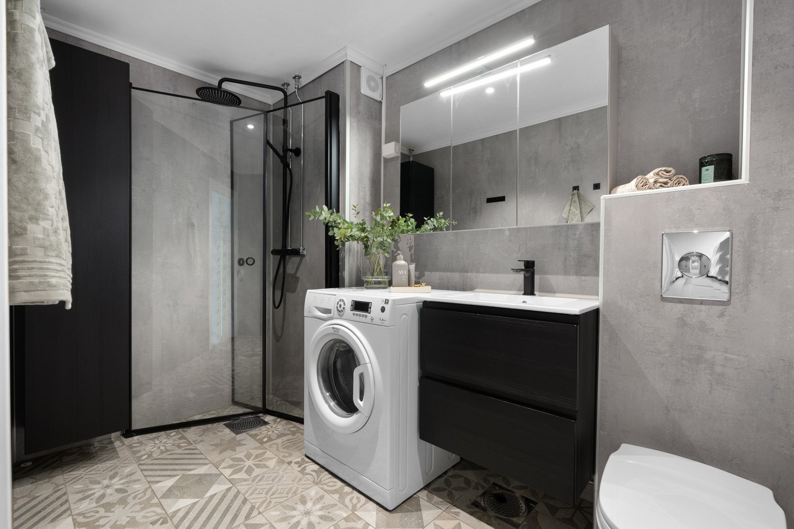 Pent baderom som ble pusset opp i regi av borettslaget i 2003/2004. Galleribilde