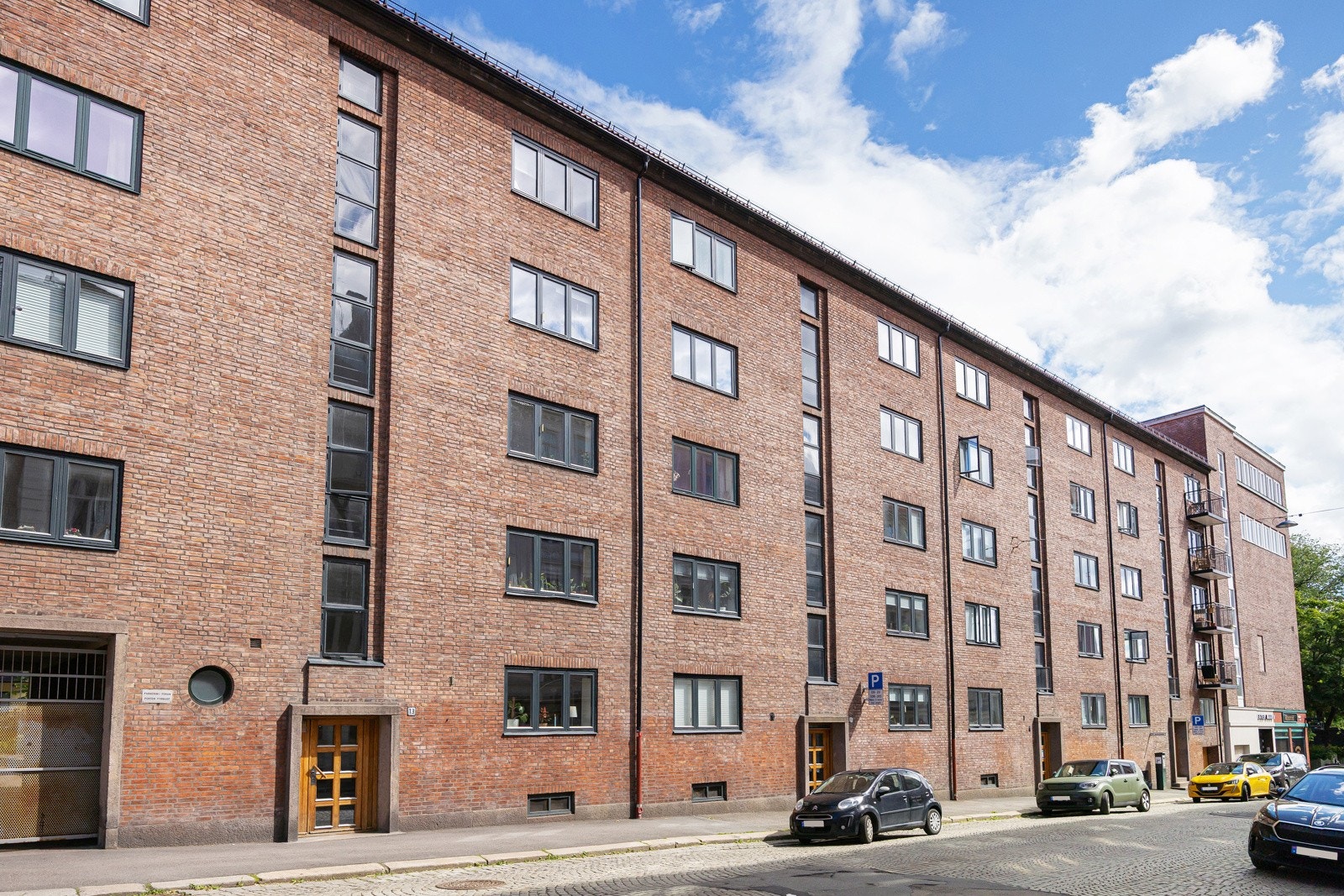 - Fasade mot gate - Galleribilde