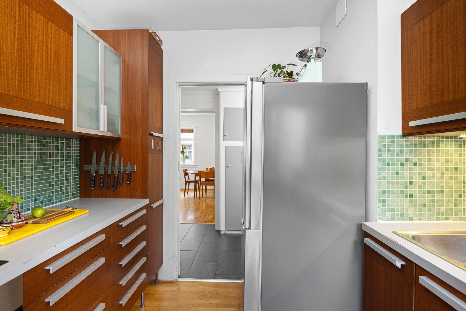 - Kjøkken mot mellomgang og stue - Galleribilde