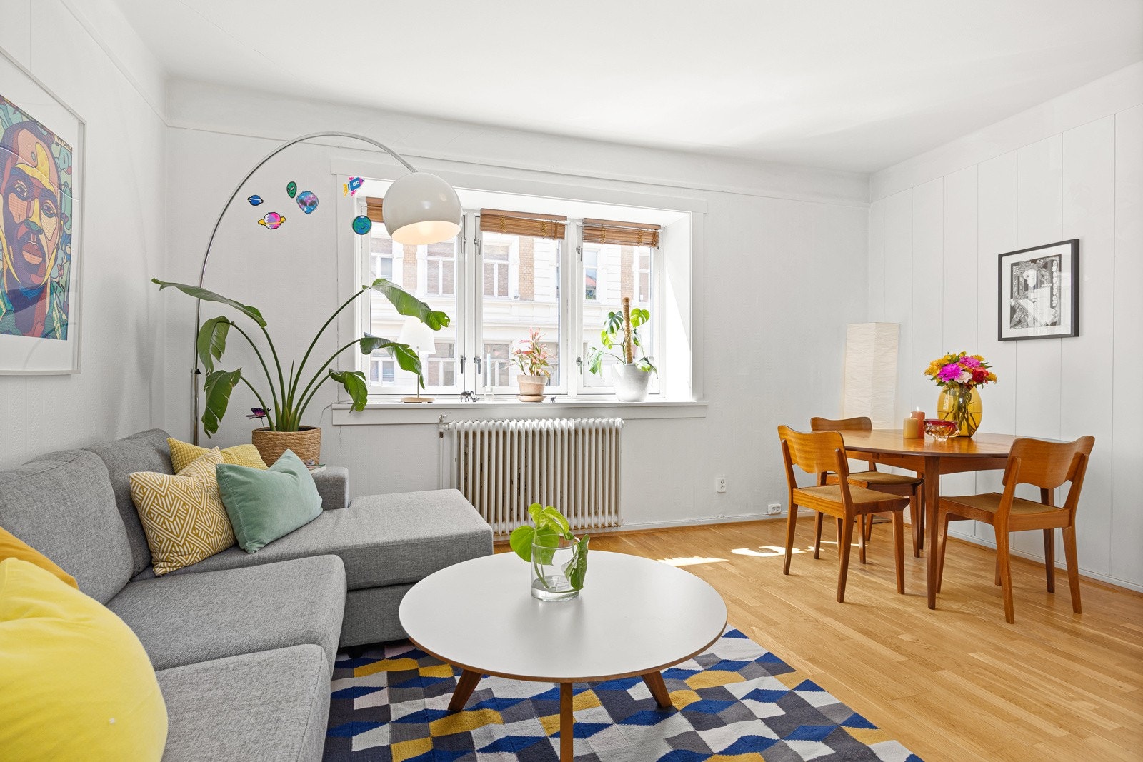 - 2,62 m takhøyde og store vindusflater som gir gode lysforhold og en åpen, luftig atmosfære - Galleribilde