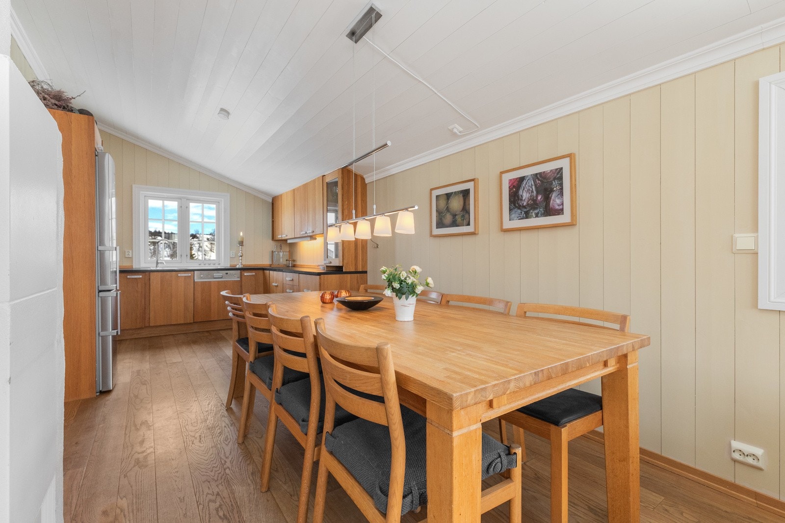 God plass til spisestue Galleribilde