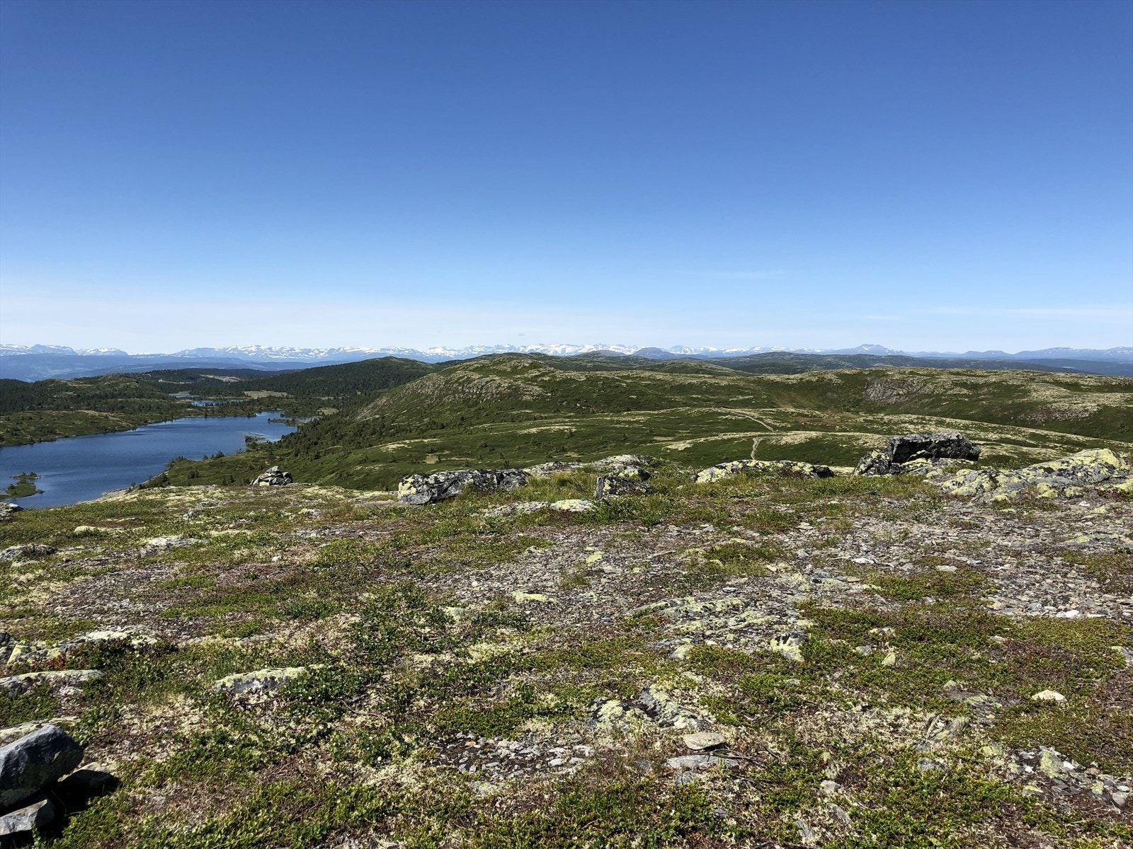 Belønningen på toppen - storslått utsikt over fjell, daler og uendelig horisont. (Selgers egne bilder) Galleribilde