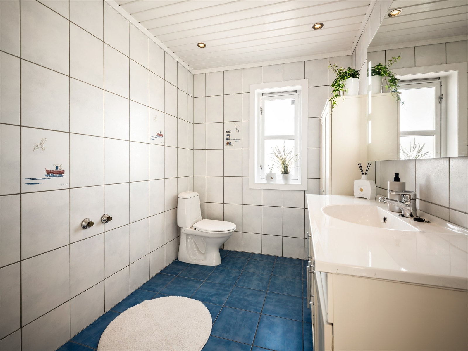 Vannrør ligger klart i vegg for tilkobling av blandebatteri til eventuelt badekar. Galleribilde