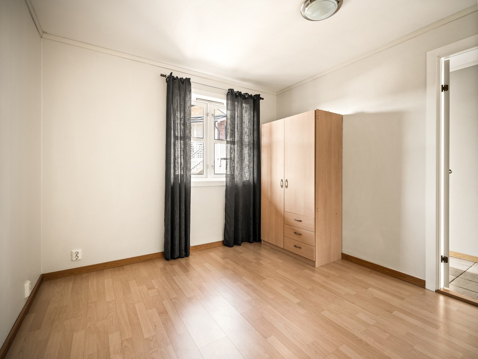 Utleiedelens soverom er på ca. 10 kvm. Galleribilde