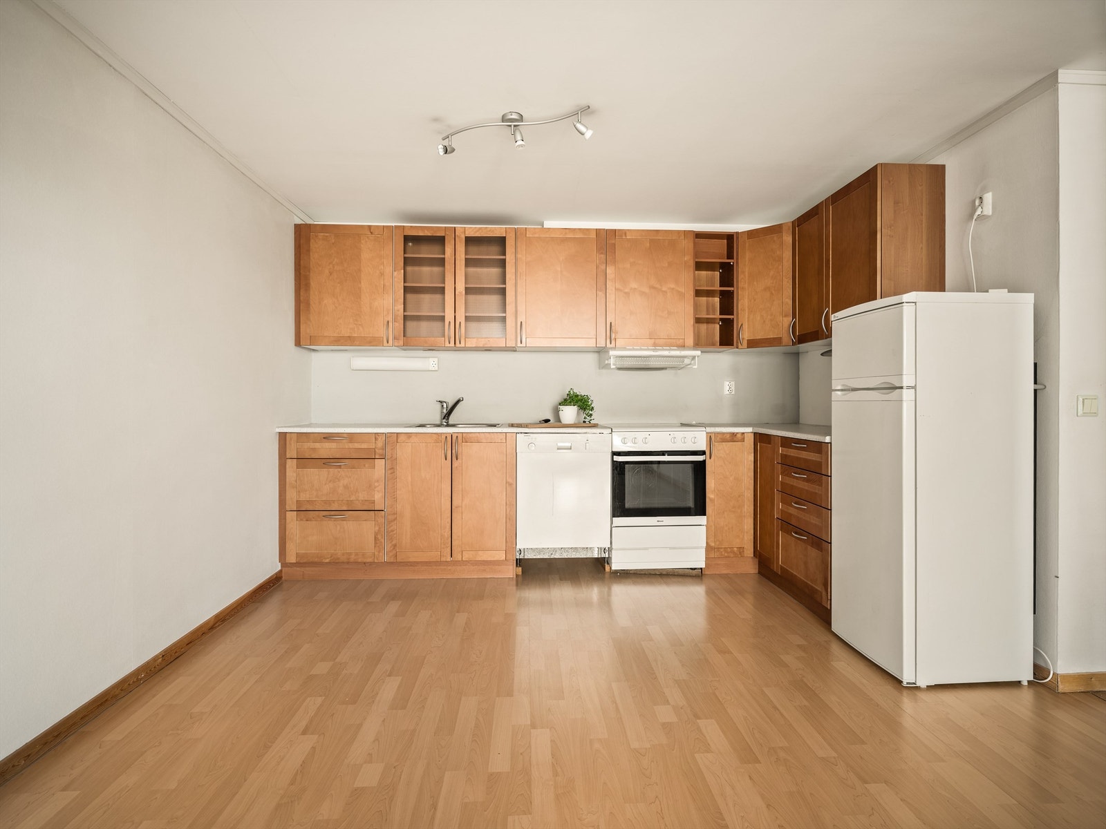 Utleiedelen tilsvarer en to-roms leilighet, stuen og kjøkkenet er samlet i åpen løsning. Galleribilde