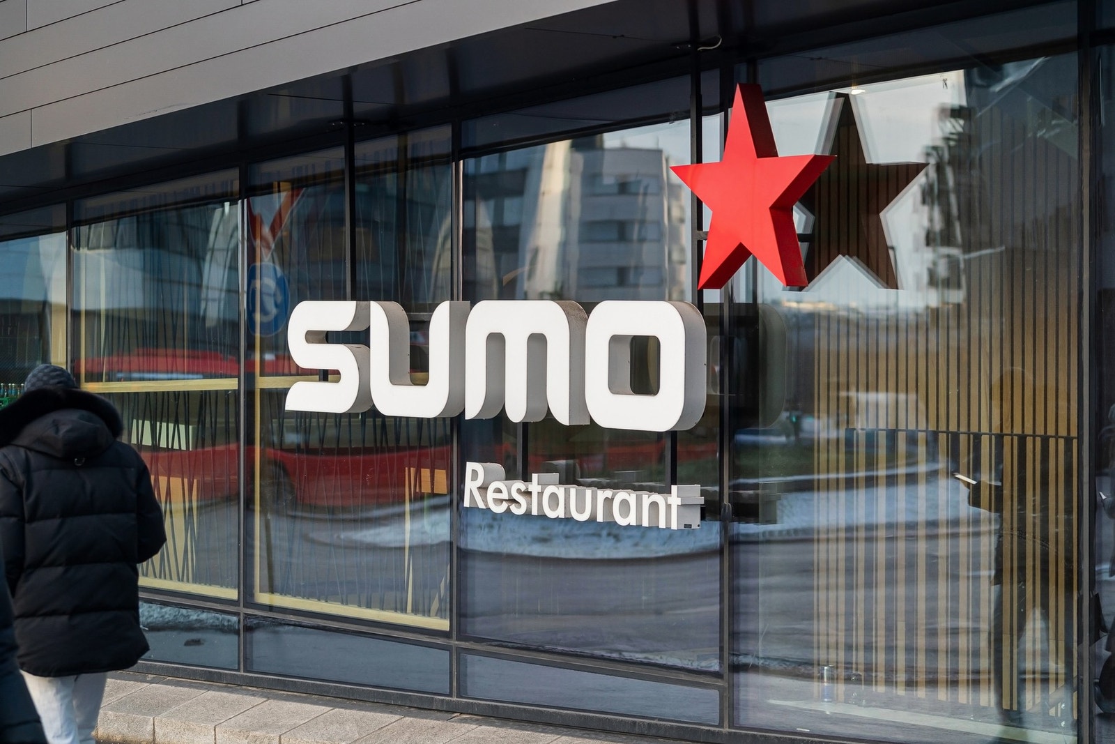 Flere spisesteder i området og Lillo Gård med hyggelige restauranter og uteservering som blant annet Lille O og Kompis Lille O. Galleribilde