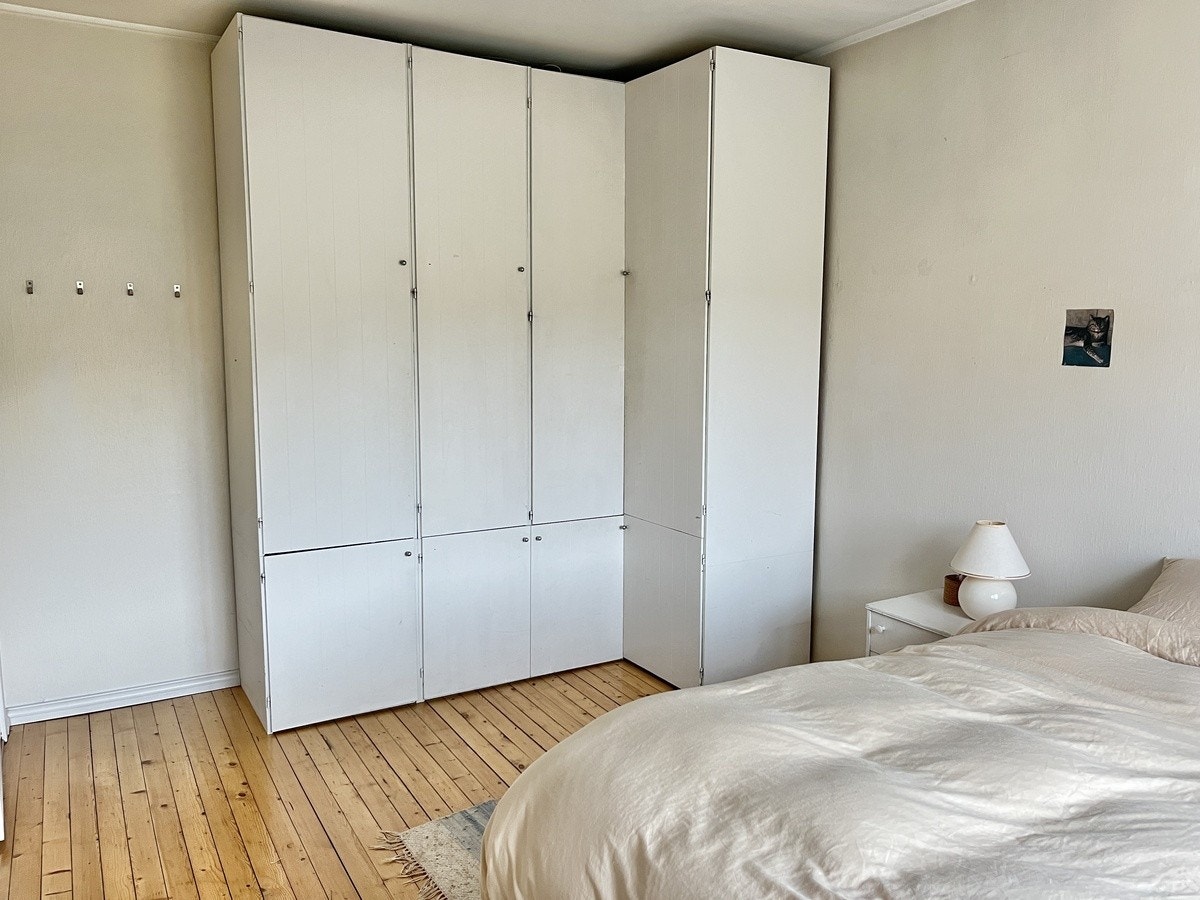 Stort garderobeskap Galleribilde