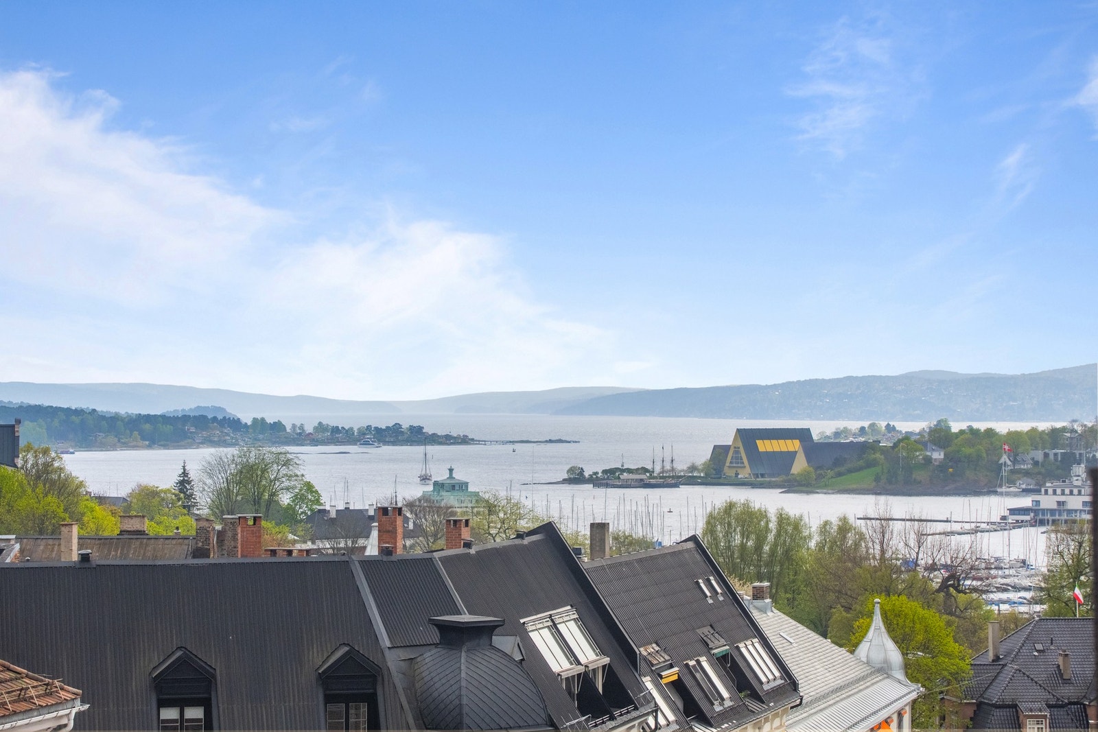 Fantastisk utsikt fra takterasse Galleribilde