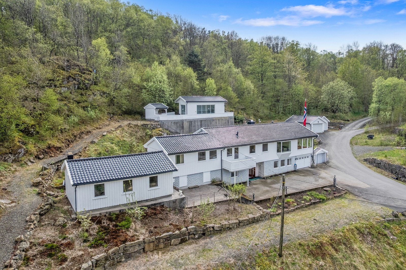 Stor tomt på over 1,5 dekar - i tillegg medfølger to tomter ( bnr 16 og bnr 18) Galleribilde