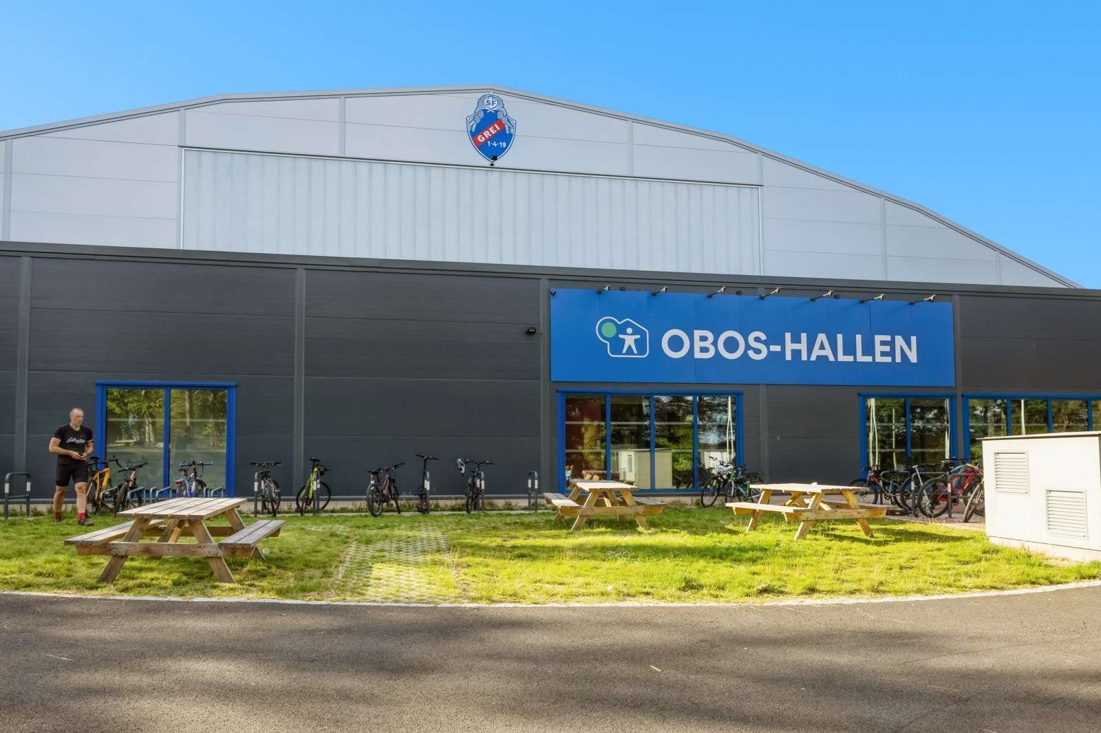 Nylig oppgraderte Grei banen hvor det normalt yrer av fotballglade gutter og jenter. Galleribilde